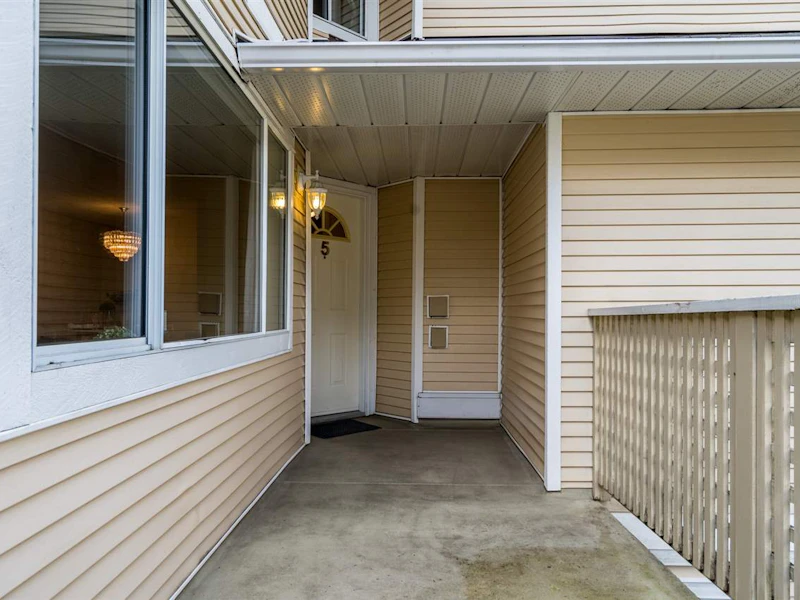5 - 2223 St Johns Street, Port Moody BC V3H 4L9