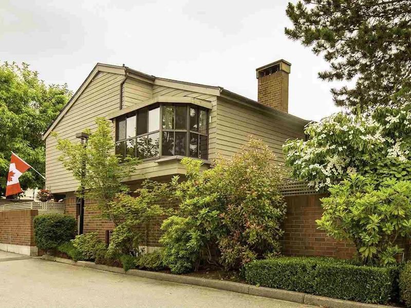 2147 Mcmullen Avenue, Vancouver BC V6L 3B3