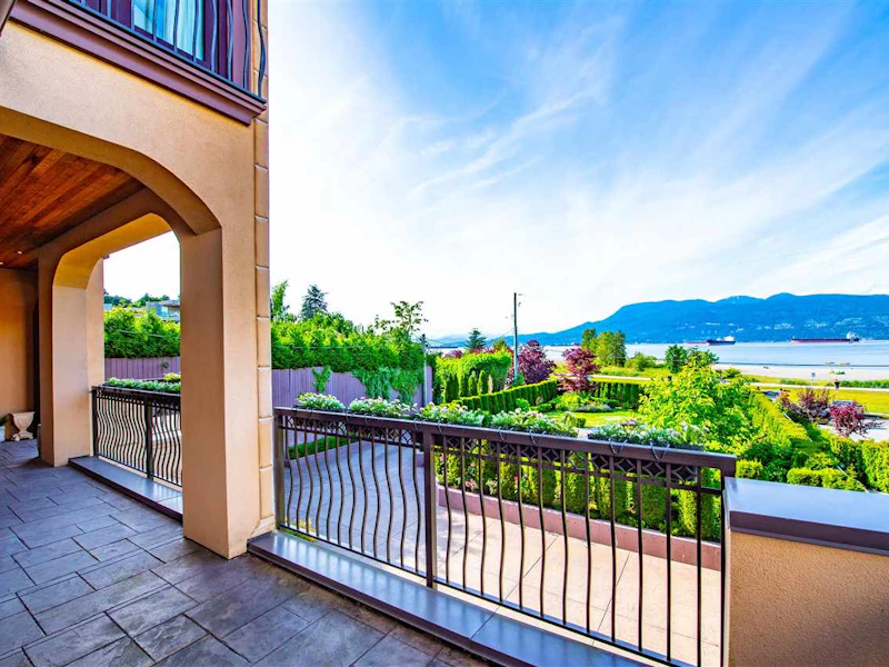 4588 Nw Marine Drive, Vancouver BC V6R 1B8