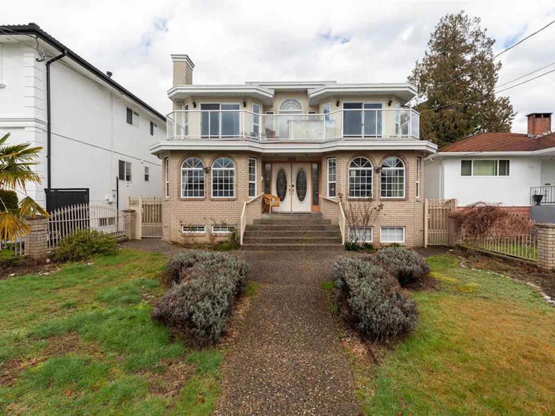 1005 E 54th Avenue, Vancouver BC V5X 1L8
