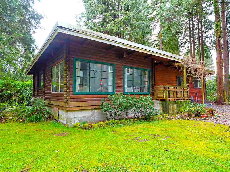 2580 Lloyd Avenue, North Vancouver BC