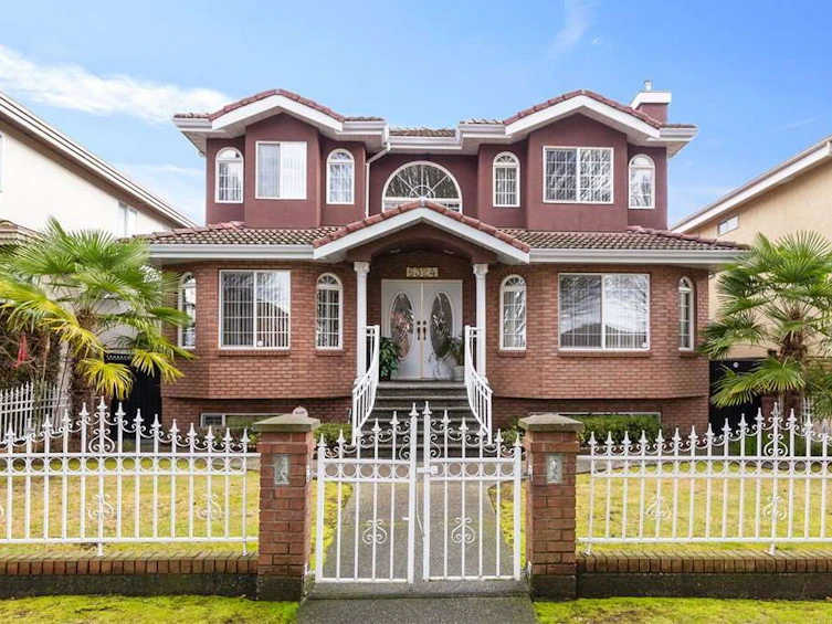 6324 Dumfries Street, Vancouver, BC, V5P 3B4