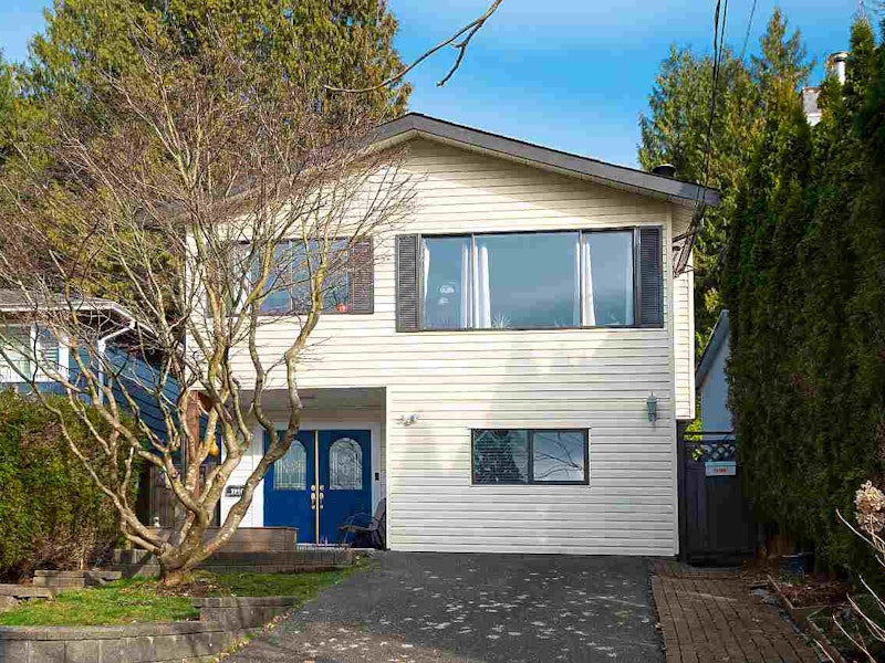 1910 Ridgeway Avenue, North Vancouver BC V7L 3S7