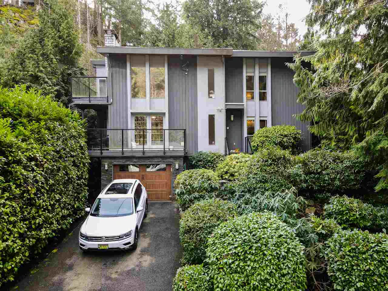 5716 Marine Drive, West Vancouver BC V7W 2R9