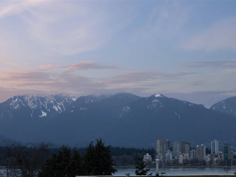 5 - 1535 Vine Street, Vancouver BC V6K 3J1