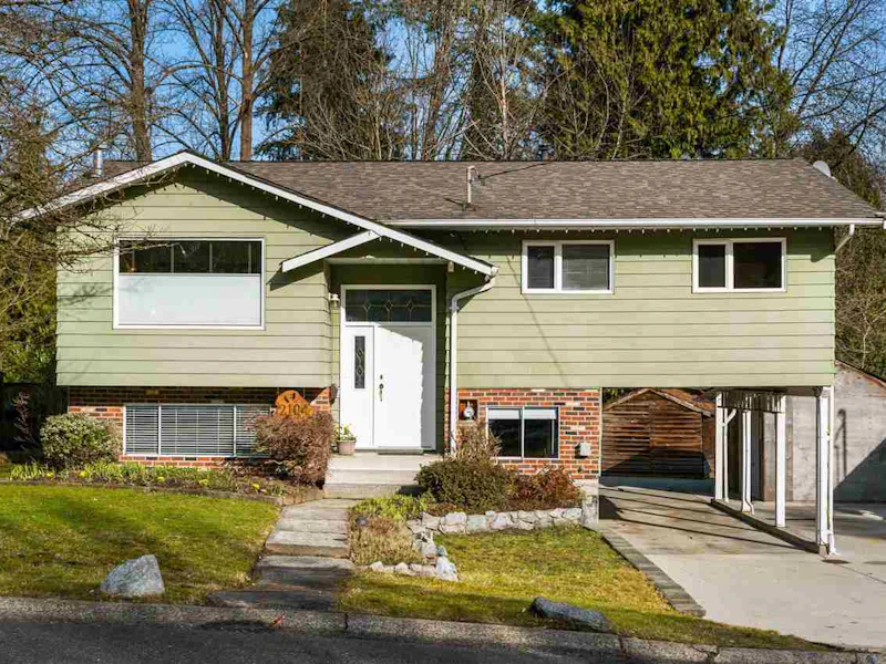 2104 St George Street, Port Moody BC V3H 2E9