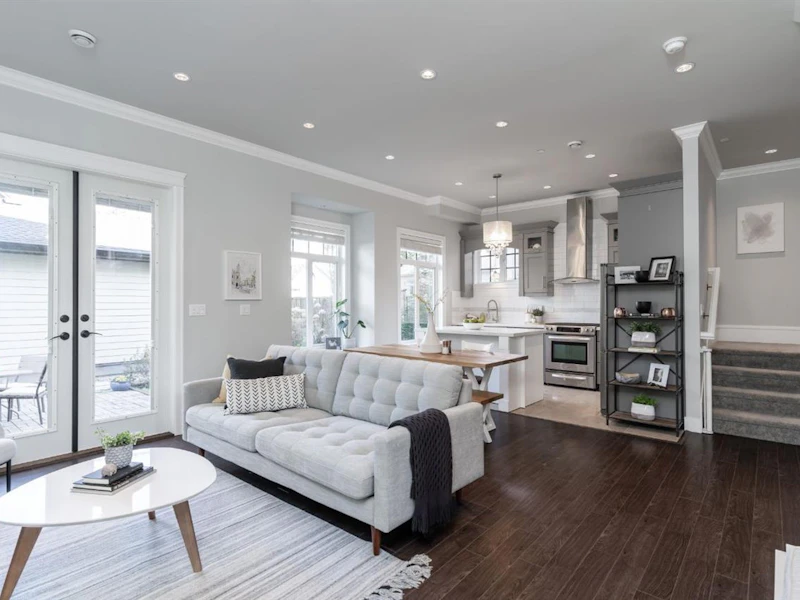 1921 Grant Street, Vancouver BC V5L 2Z1