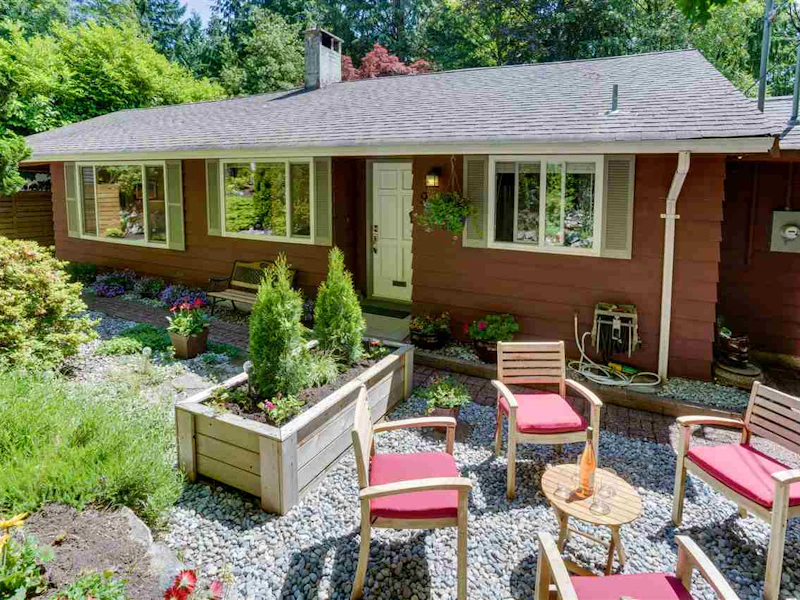 985 Clements Avenue, North Vancouver BC V7R 2L1