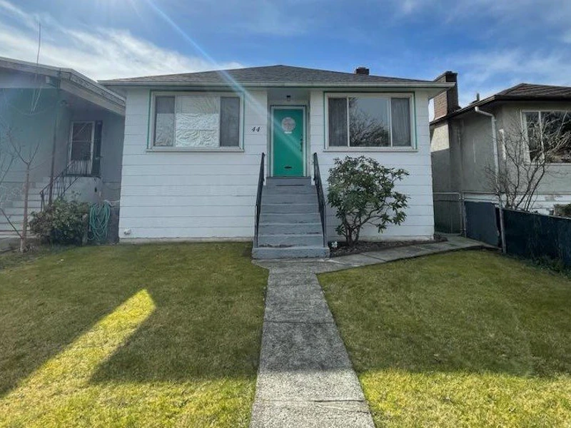 44 E 57th Avenue, Vancouver BC V5X 1S4