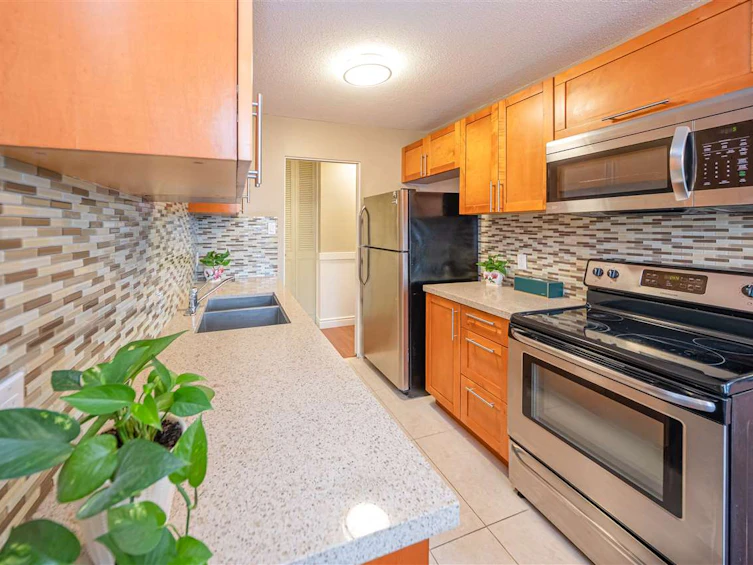1205-5645 Barker Avenue, Burnaby, BC, V5H 3Z5