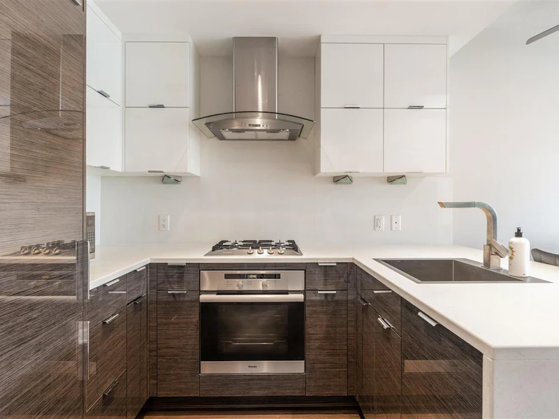 715 - 1777 W 7th Avenue, Vancouver BC V6J 0E5