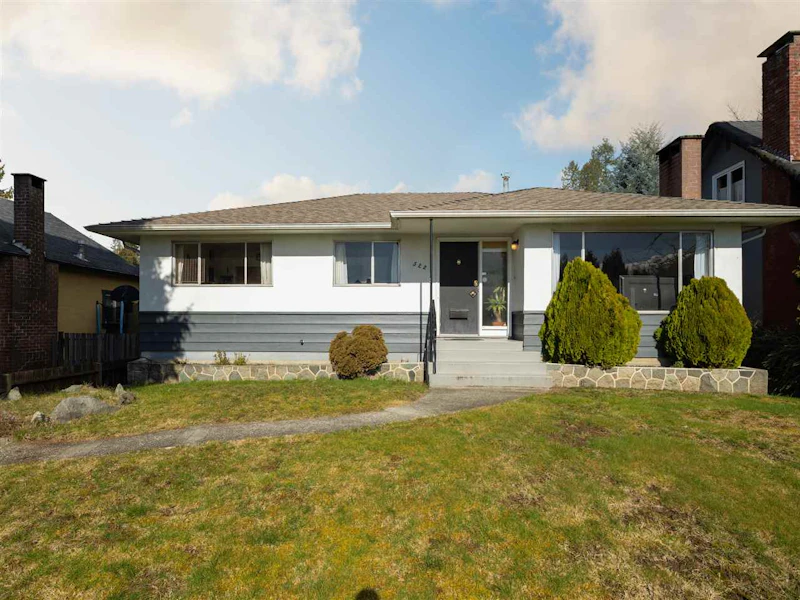 522 E 17th Street, North Vancouver BC