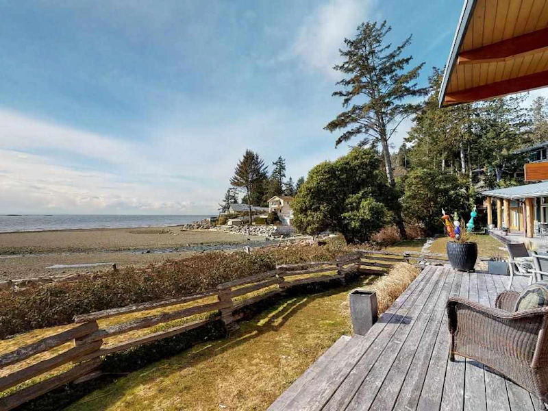 5344 Wakefield Beach Lane, Sechelt BC