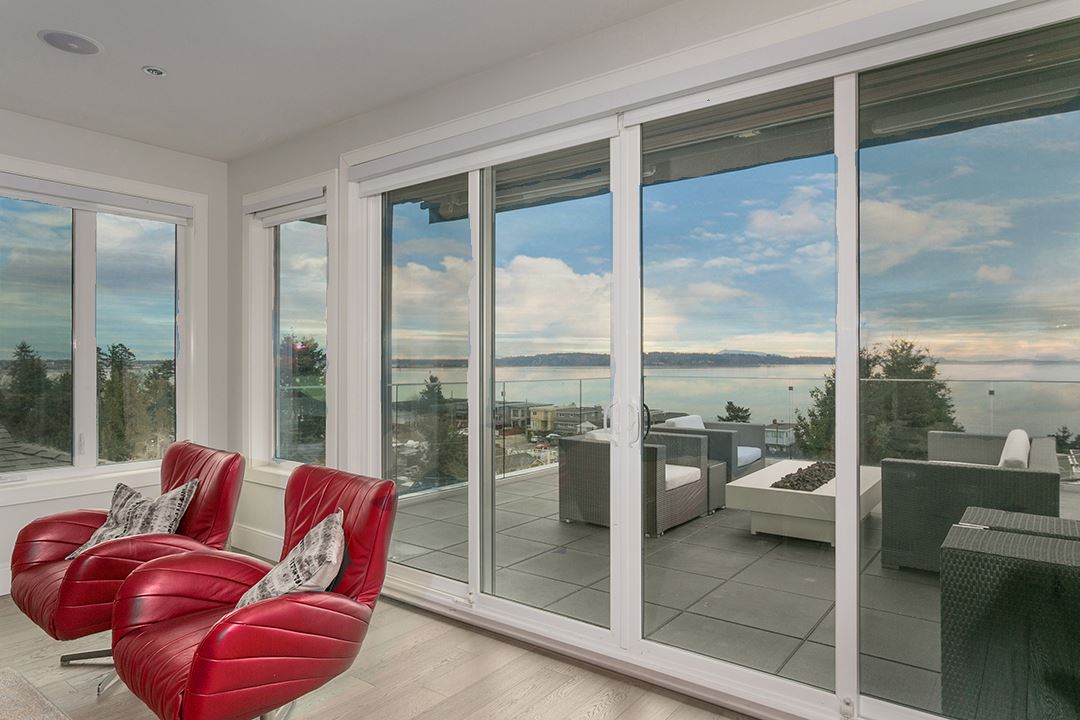 15539 Columbia Avenue, Surrey, BC, V4B 1K5