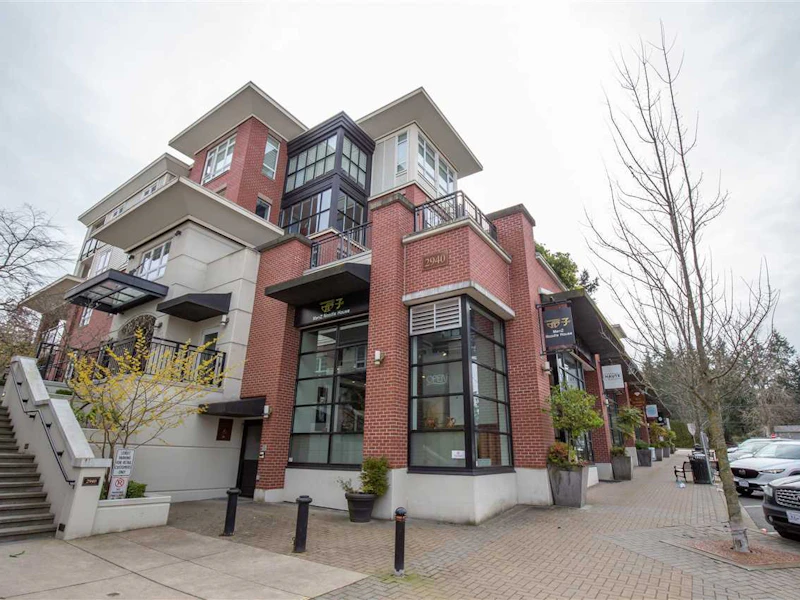 302 - 2940 King George Boulevard, Surrey BC V4P 0E4