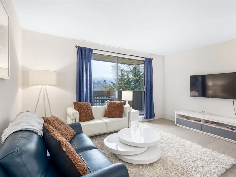 202-2458 York Avenue, Vancouver, BC, V6K 1E1