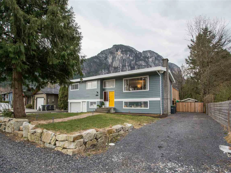 1800 Cedar Drive, Squamish BC V0N 0C2