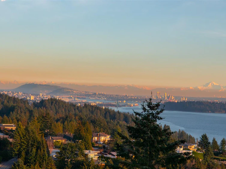 4968 Pinetree Crescent, West Vancouver, BC, V7W 3A2