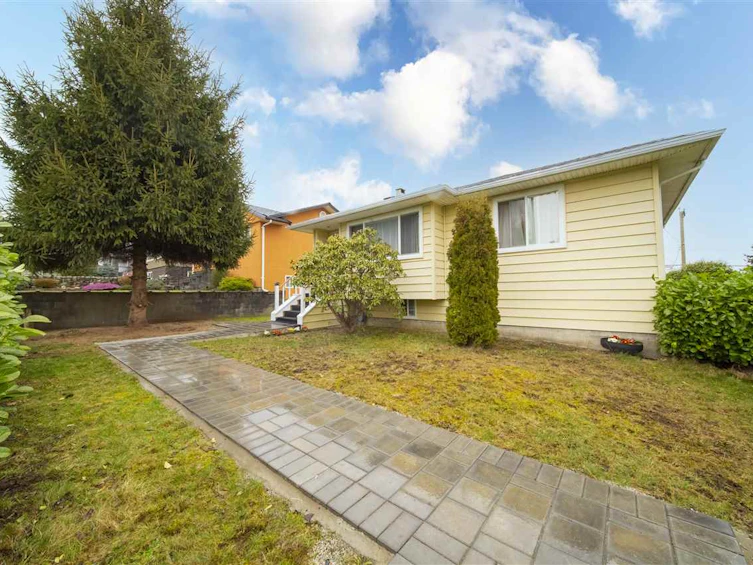 1558 Madison Avenue, Burnaby, BC, V5C 4Y8