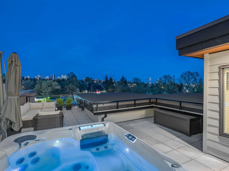 610 - 719 W 3rd Street, North Vancouver BC