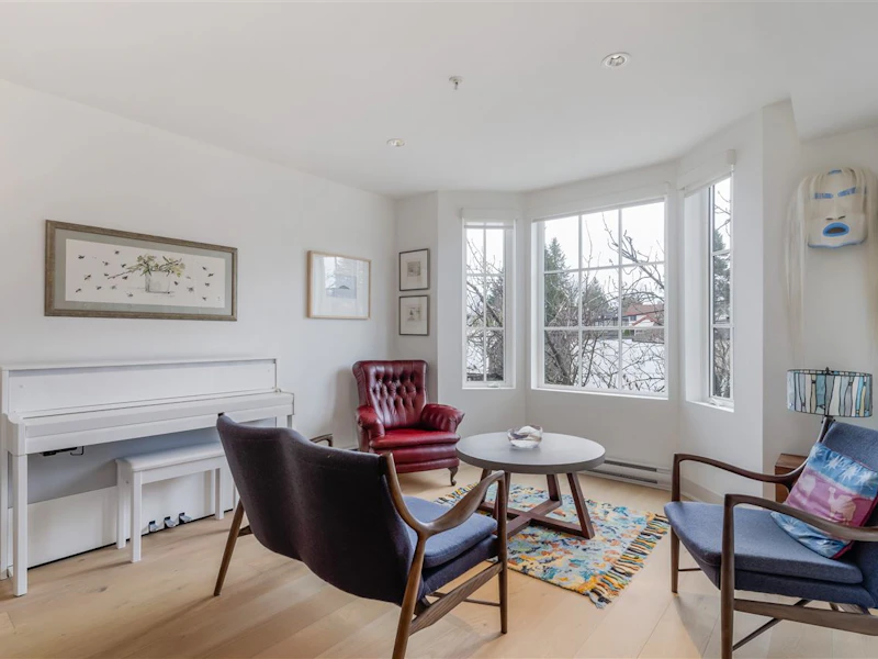 202 - 4463 W 10th Avenue, Vancouver BC V6R 2H8