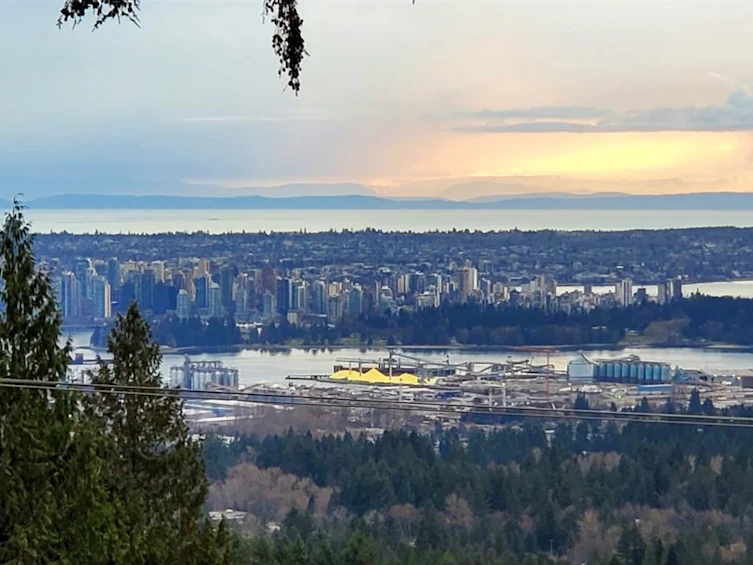 4466 Prospect Road, North Vancouver, BC, V7N 3L7