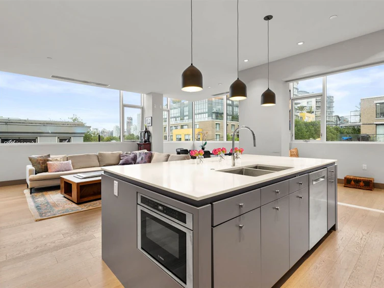 301-1510 W 6th Avenue, Vancouver, BC, V6J 1R2