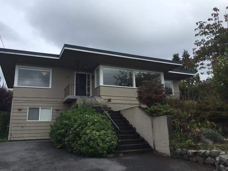 1245 Esquimalt Avenue, West Vancouver BC V7T 1K4