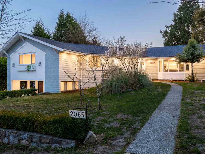 2065 Westdean Crescent, West Vancouver BC V7V 4A1