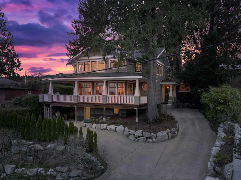605 Gibsons Way, Gibsons BC