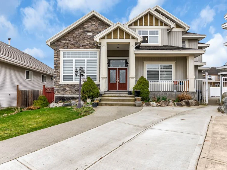 12788 67 Avenue, Surrey, BC, V3W 1M7