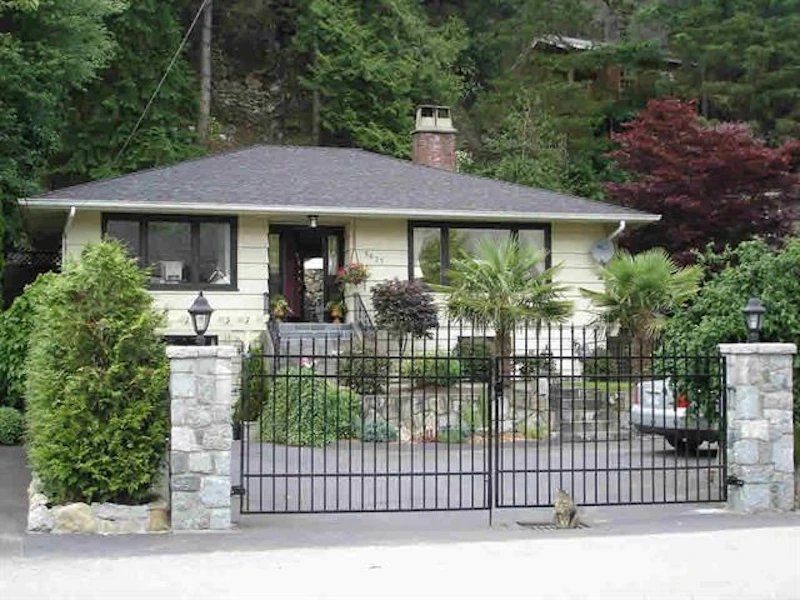 5637 Eagle Harbour Road, West Vancouver BC V7W 1P4