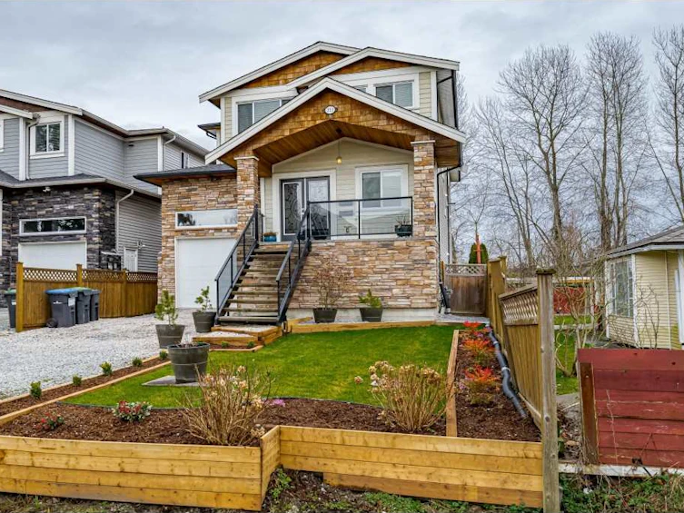 311 Johnston Street, New Westminster, BC, V3M 5H4
