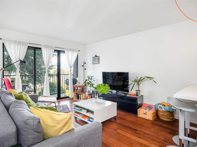 202 - 2120 W 2nd Avenue, Vancouver BC V6K 1H6