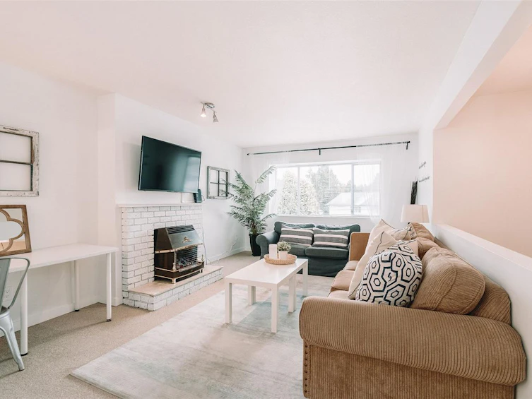 1828--1832 King George Boulevard, Surrey, BC, V4A 5A1