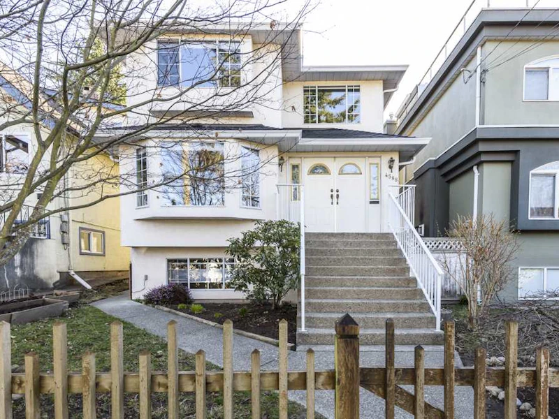 4588 James Street, Vancouver BC V5V 3J3