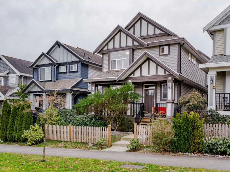 6823 196th Street, Surrey BC V5N 5Z7