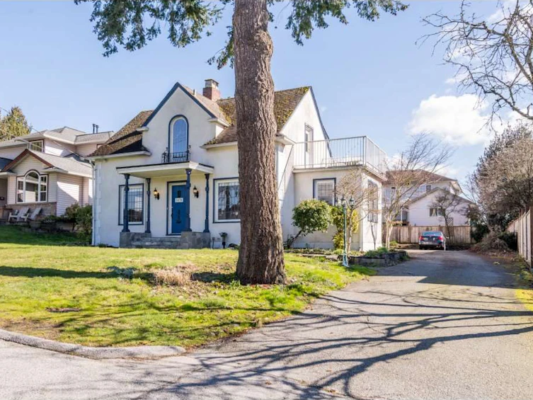 5678 182 Street, Surrey, BC, V5J 2N1