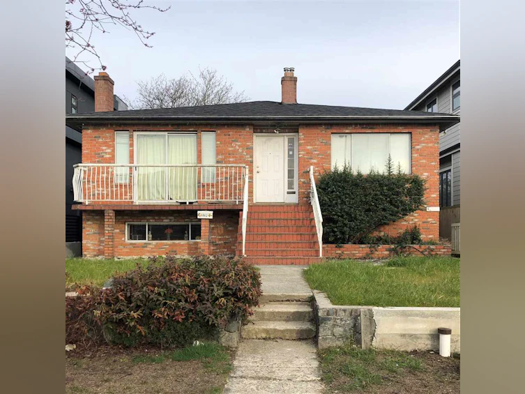 6864 Raleigh Street, Vancouver, BC, V5S 2X1