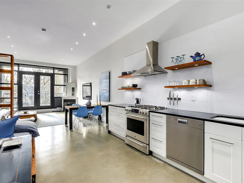18 - 2156 W 12th Avenue, Vancouver BC V6K 2N2