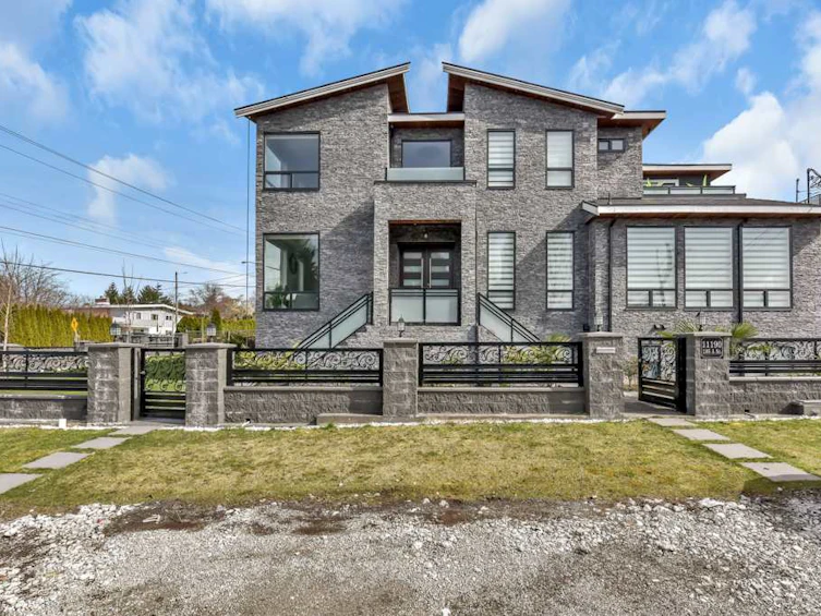 11190 135a Street, Surrey, BC, V3R 3A4
