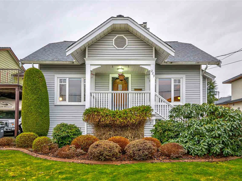 229 Archer Street, New Westminster BC V3L 4E1