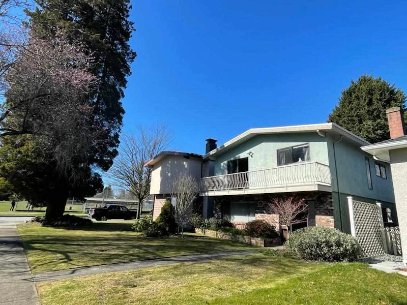 893 W 61st Avenue, Vancouver BC V6P 2B8