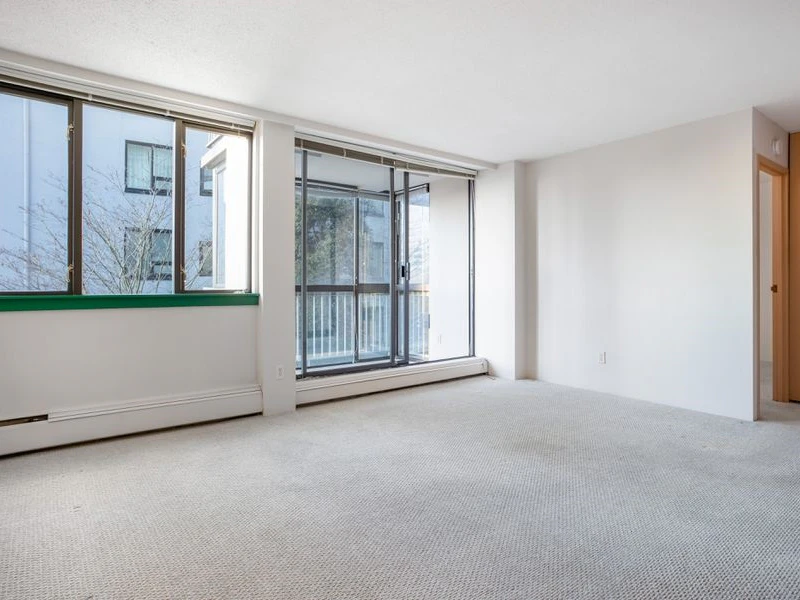 402 - 1740 Comox Street, Vancouver BC V6G 2Z1