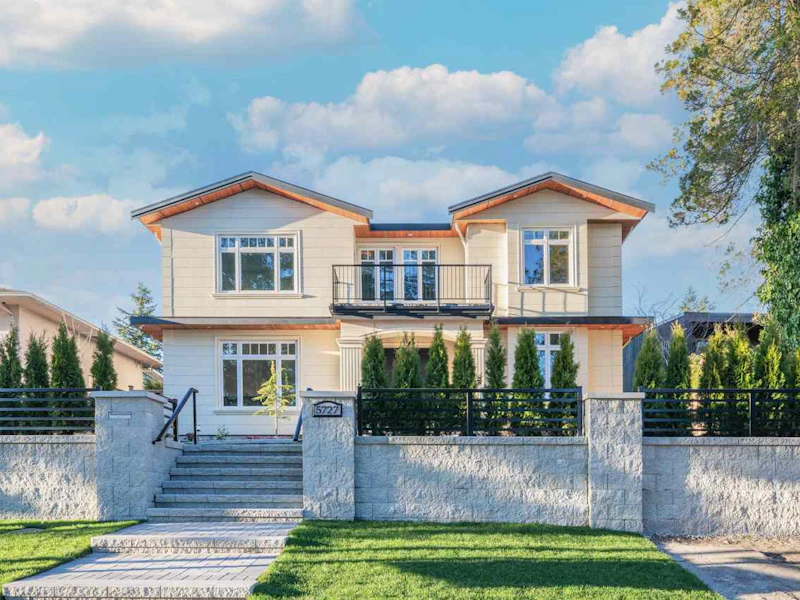 5727 Ewart Street, Burnaby BC V5J 2W8
