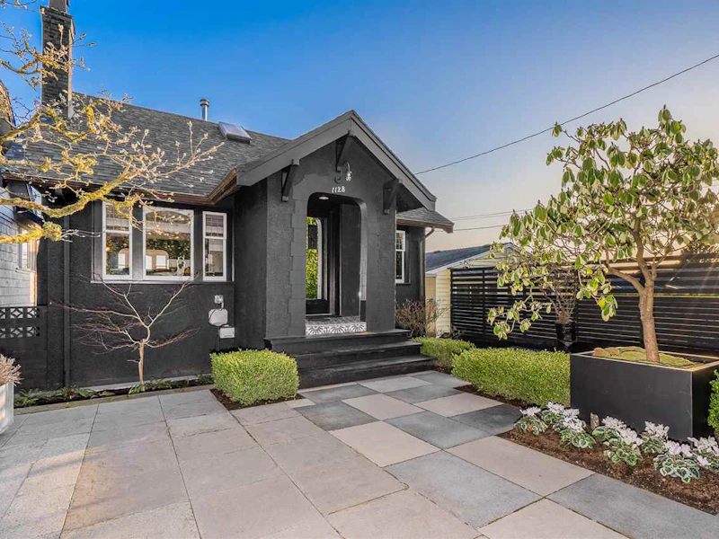 1128 Duchess Avenue, West Vancouver BC V7T 1H2