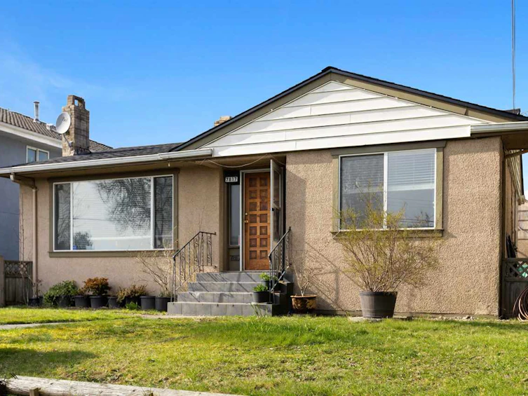 7817 15th Avenue, Burnaby, BC, V3N 1W7