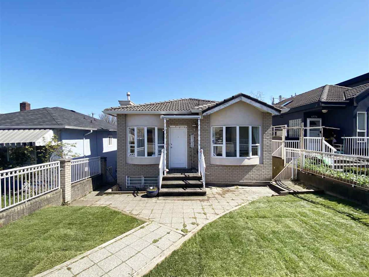 4766 Knight Street, Vancouver, BC, V5N 3N2