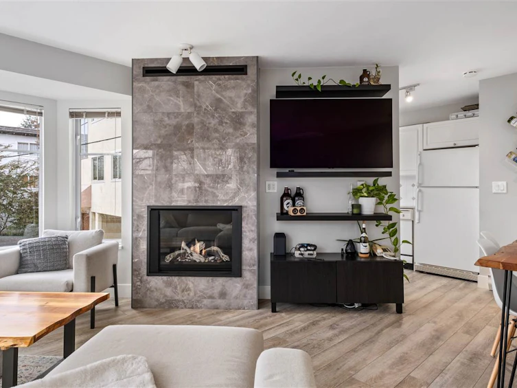 103-131 W 20th Street, North Vancouver, BC, V7M 1Y2