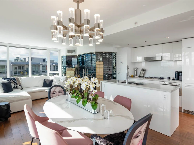 PH8 - 188 Keefer Street, Vancouver BC V6A 1X4